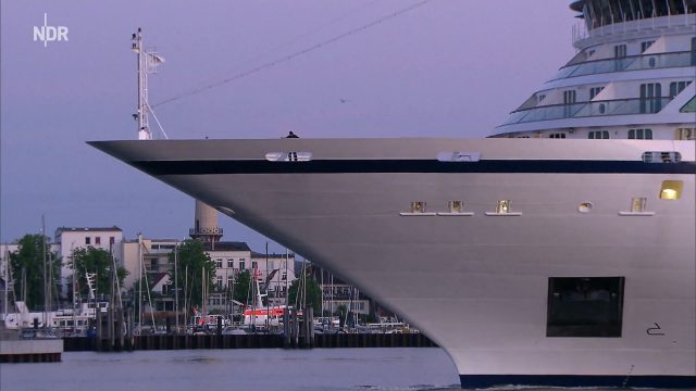 Wenn die großen Pötte kommen – Dreifachanlauf in Warnemünde